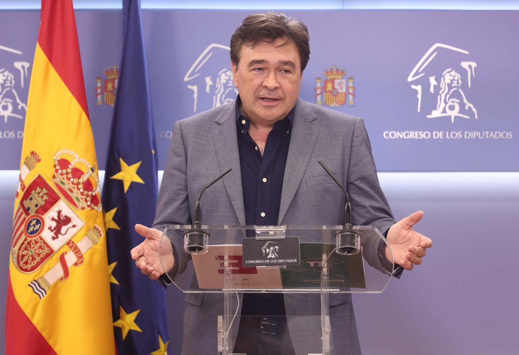 El diputado de Teruel Existe y portavoz de la federación de partidos de la España Vaciada, durante una rueda de prensa en el Congreso de los Diputados.