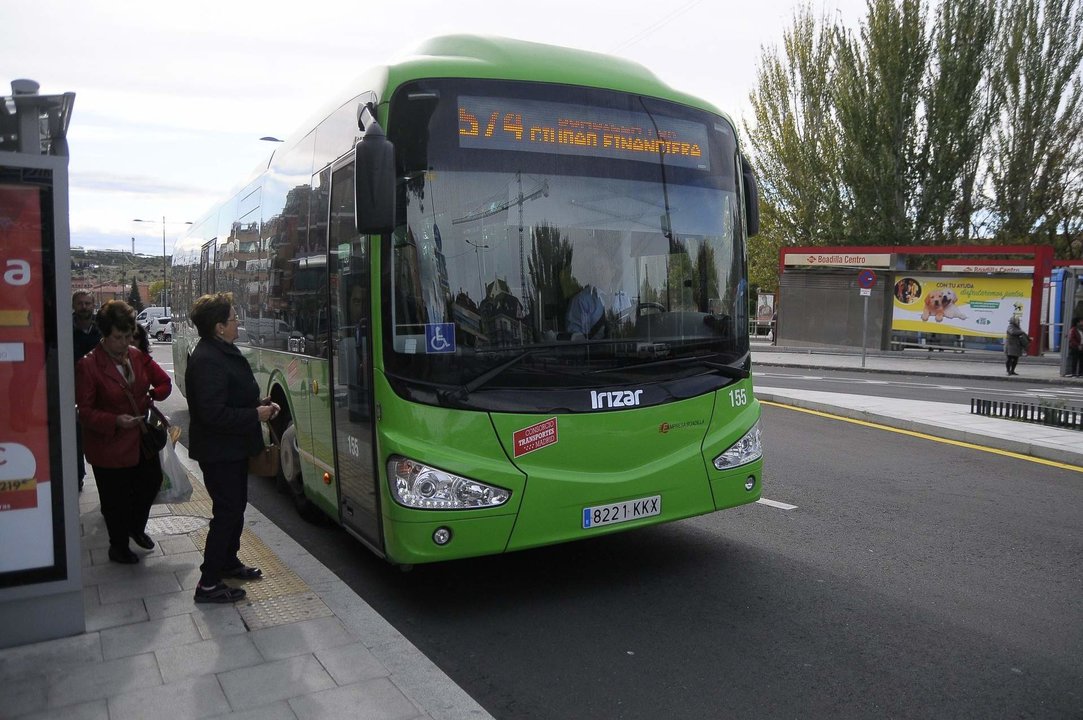 Imagen de recurso de un autobús interurbano en Madrid.
