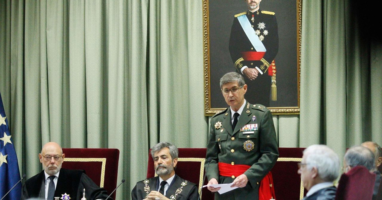 El general consejero togado Rafael Eduardo Matamoros (de pie), en una imagen de archivo de 2017.