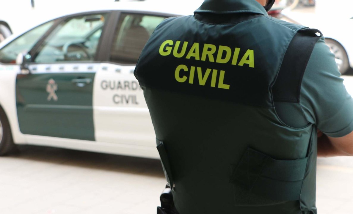 Archivo - Un agente de la Guardia Civil en Navarra