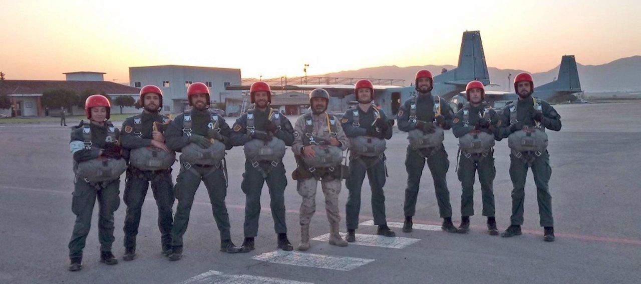Guardias civiles en el Curso Básico de Paracaidismo.