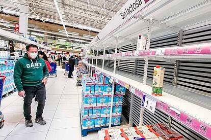 Lineales de supermercados vacíos durante la anterior huelga en marzo de 2022