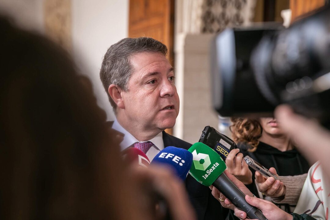 Toledo, 15 de noviembre de 2022.- El presidente de Castilla-La Mancha, Emiliano Garc&iacute;a-Page, firma en el Palacio de Fuensalida, el convenio de colaboraci&oacute;n entre la Junta de Comunidades de Castilla-La Mancha y la Fundaci&oacute;n Quercus para la inclusi&oacute;n social de personas j&oacute;venes ex tuteladas por la Administraci&oacute;n regional. (Fotos: D. Esteban Gonz&aacute;lez // JCCM)
