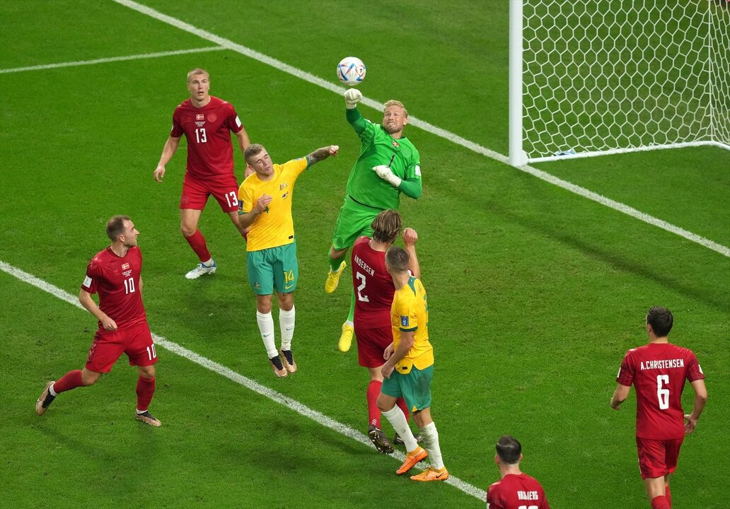 30 November 2022, Qatar, Al Wakrah: Denmark goalkeeper Kasper Schmeichel punches clear during the FIFA World Cup Qatar 2022 Group D soccer match between Australia and Denmark at the Al Janoub Stadium. Photo: Martin Rickett/PA Wire/dpa