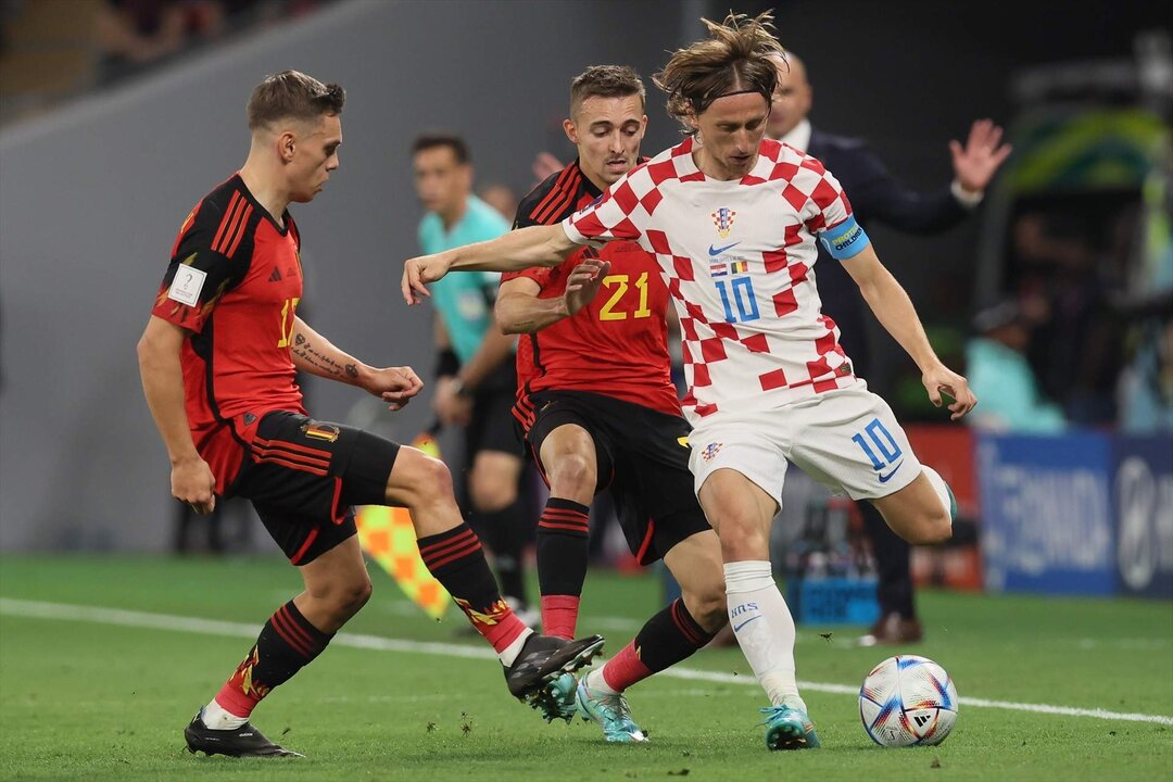 01 December 2022, Qatar, Al Rayyan: Croatia's Luka Modric (R) in action during the FIFA World Cup Qatar 2022 Group F soccer match between Croatia and Belgium at Ahmad bin Ali Stadium. Photo: Bruno Fahy/BELGA/dpa