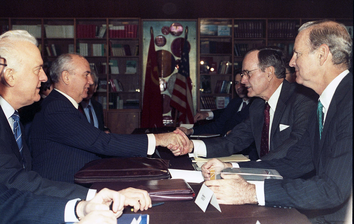 En 1989 Bush y Gorbachov se reunieron para firmar el acuerdo que puso fin a la Guerra Fría.
Photo credit:  George Bush Presidential Library and Museum