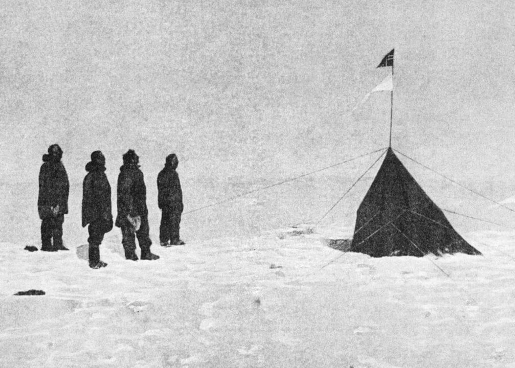La primera en la historia en alcanzar el Polo Sur fue la de Roald Amundsen.