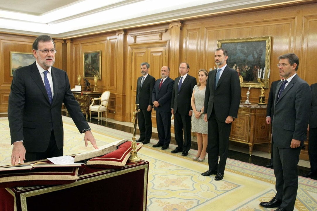 Mariano Rajoy jura su cargo como nuevo presidente en el Palacio de la Zarzuela de Madrid. Fuente | Casa Real.