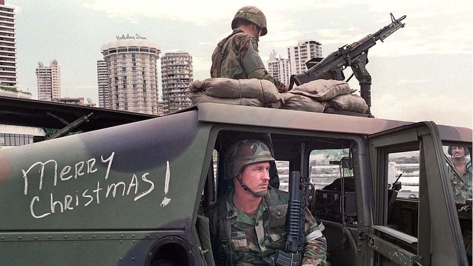 En 1989 las tropas estadounidenses invaden Panamá. Fuente | BBC.