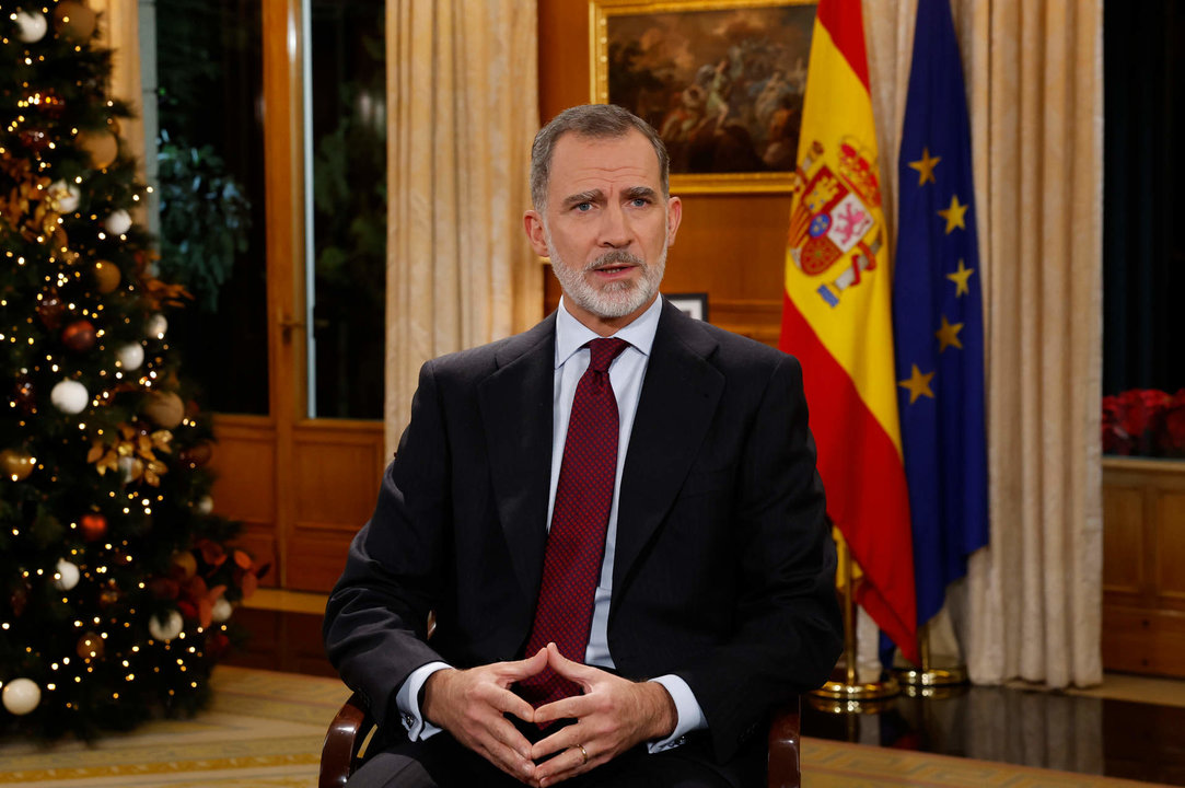 El rey Felipe VI pronuncia su tradicional discurso de Nochebuena, en el Palacio de la Zarzuela (Madrid), a 24 de diciembre de 2022.