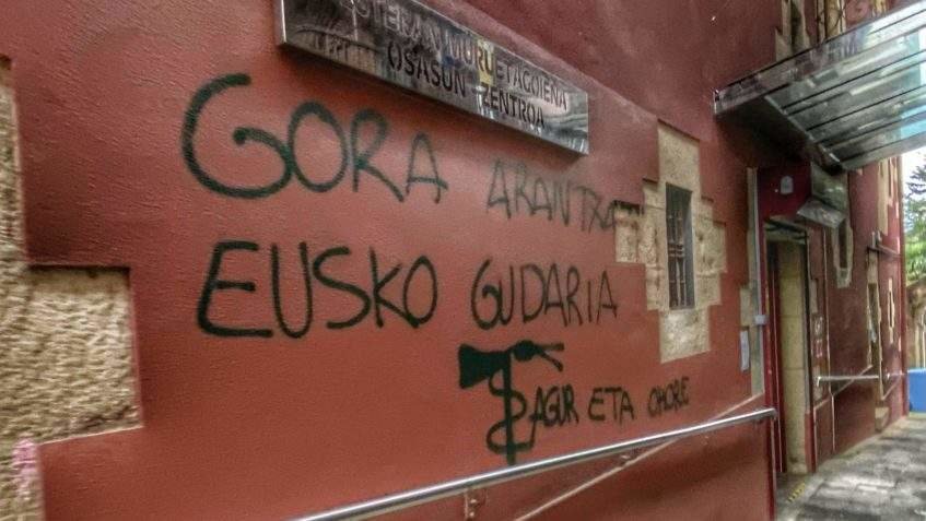 Pintada con el anagrama de ETA en Oyarzun (Guipúzcoa).