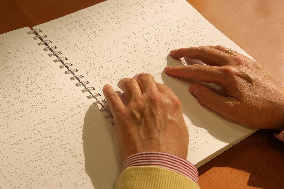 Un libro en braille (Foto: ONCE/Javier Regueros/Lola Alejandre).