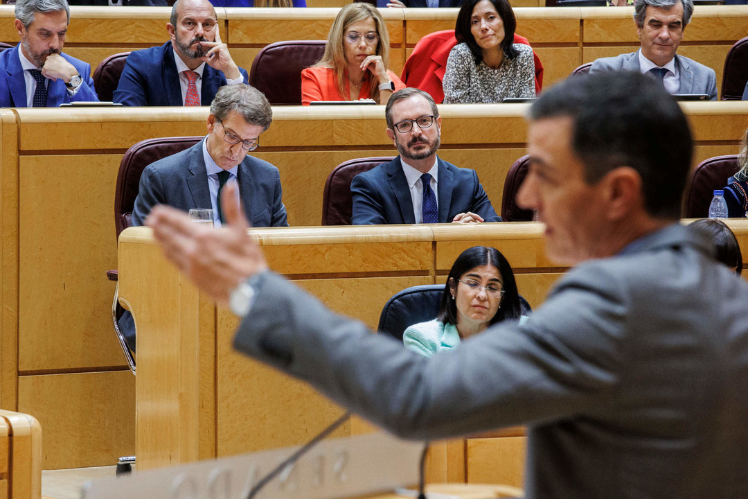 El presidente del Gobierno, Pedro Sánchez, interviene durante su segundo 'cara a cara' en el Senado, a 18 de octubre de 2022, en Madrid (España) con el líder del PP, Alberto Núñez Feijóo.