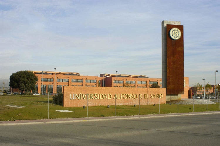 En 1993 se fundan las dos primeras universidades privadas de Madrid en España: la Universidad Alfonso X el Sabio y la Universidad CEU San Pablo. Fuente | Cursos.
