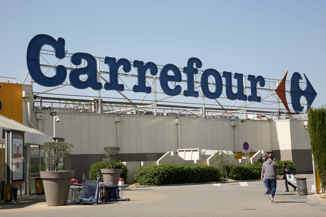 Logo de un Carrefour en Marsella (Francia).