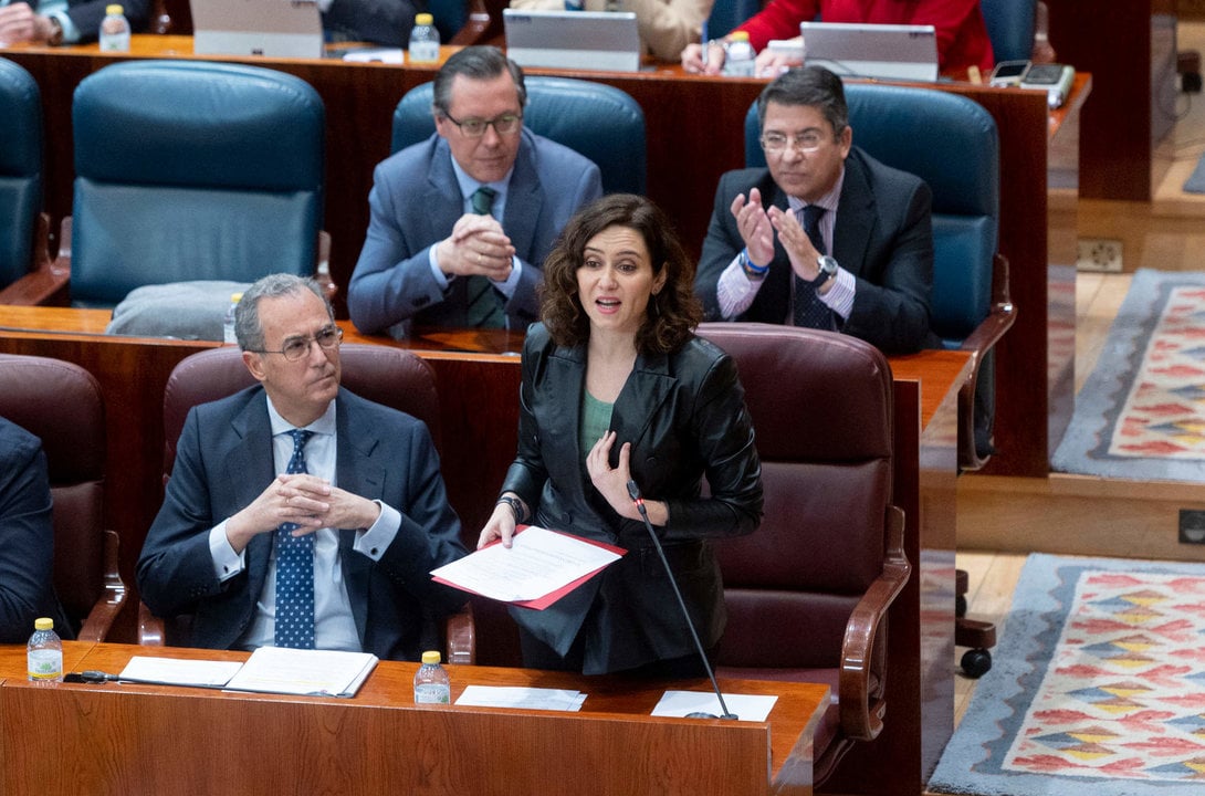 La presidenta de la Comunidad de Madrid, Isabel Díaz Ayuso, interviene en un pleno en la Asamblea de Madrid.