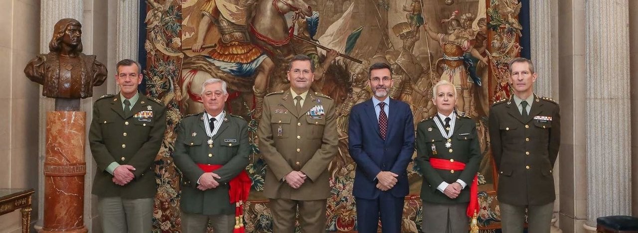 El JEME, con los generales premiados por la OTAN.