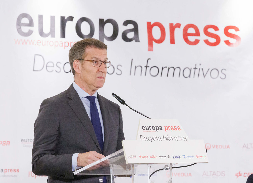 El presidente del PP, Alberto Núñez Feijóo, interviene durante un desayuno informativo de Europa Press, en el Hyatt Regency Hesperia Madrid, a 14 de marzo de 2023.