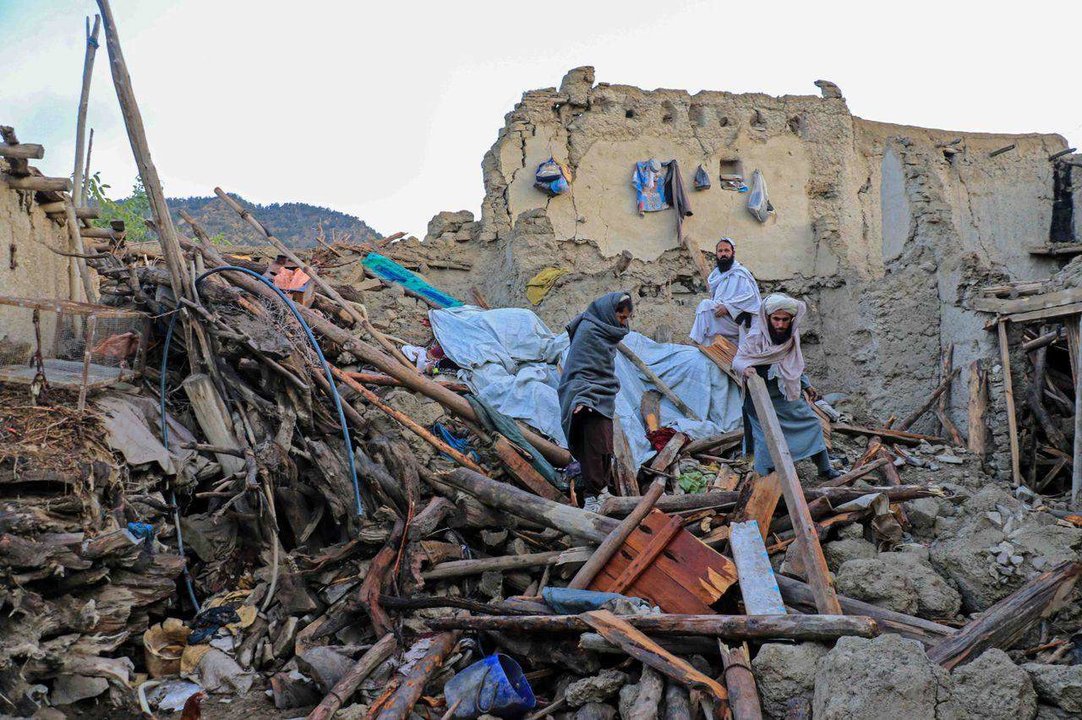 Llamamiento «desesperado» de ayuda tras el terremoto en Afganistán