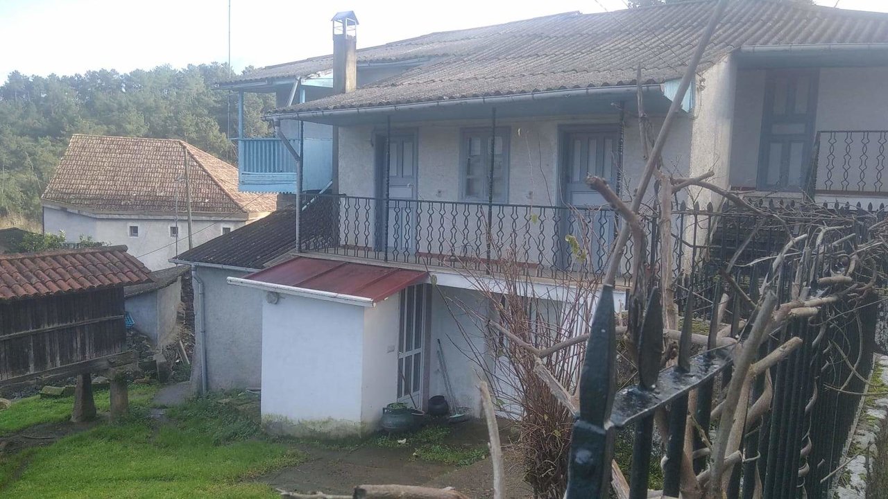 El PSOE denuncia empadronamientos en casas deshabitadas en Castrelo de Miño (Ourense).