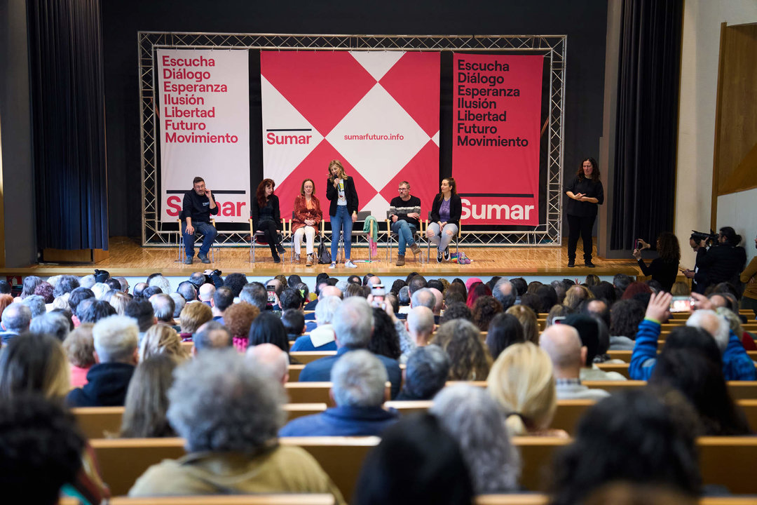 La vicepresidenta segunda del Gobierno y ministra de Trabajo y Economía Social, Yolanda Díaz, durante un acto de escucha de Sumar, a 4 de marzo de 2023, en Santander, Cantabria.