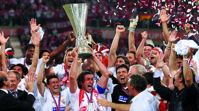 En 2006 el Sevilla FC gana la primera Copa de la UEFA en Eindhoven.