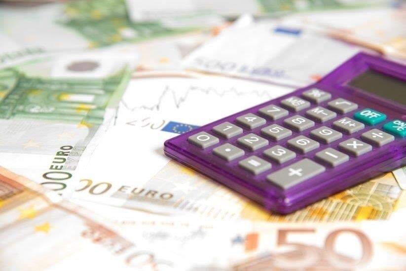 Hacienda prepara una campa&ntilde;a para explicar &ldquo;los beneficios&rdquo; de pagar impuestos. Europa Press