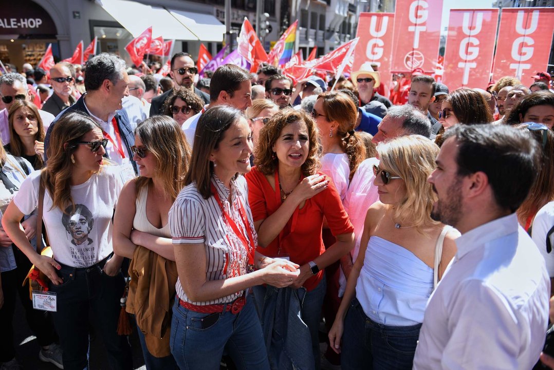 (I-D) Irene Montero, Alejandra Jacinto, Reyes Maroto, María Jesús Montero , Yolanda Díaz y Alberto Garzón, durante la manifestación del Primero de Mayo.