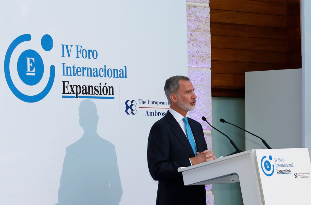 El Rey preside, en Alcalá de Henares, la cena institucional de la cuarta edición del Foro Internacional Expansión.