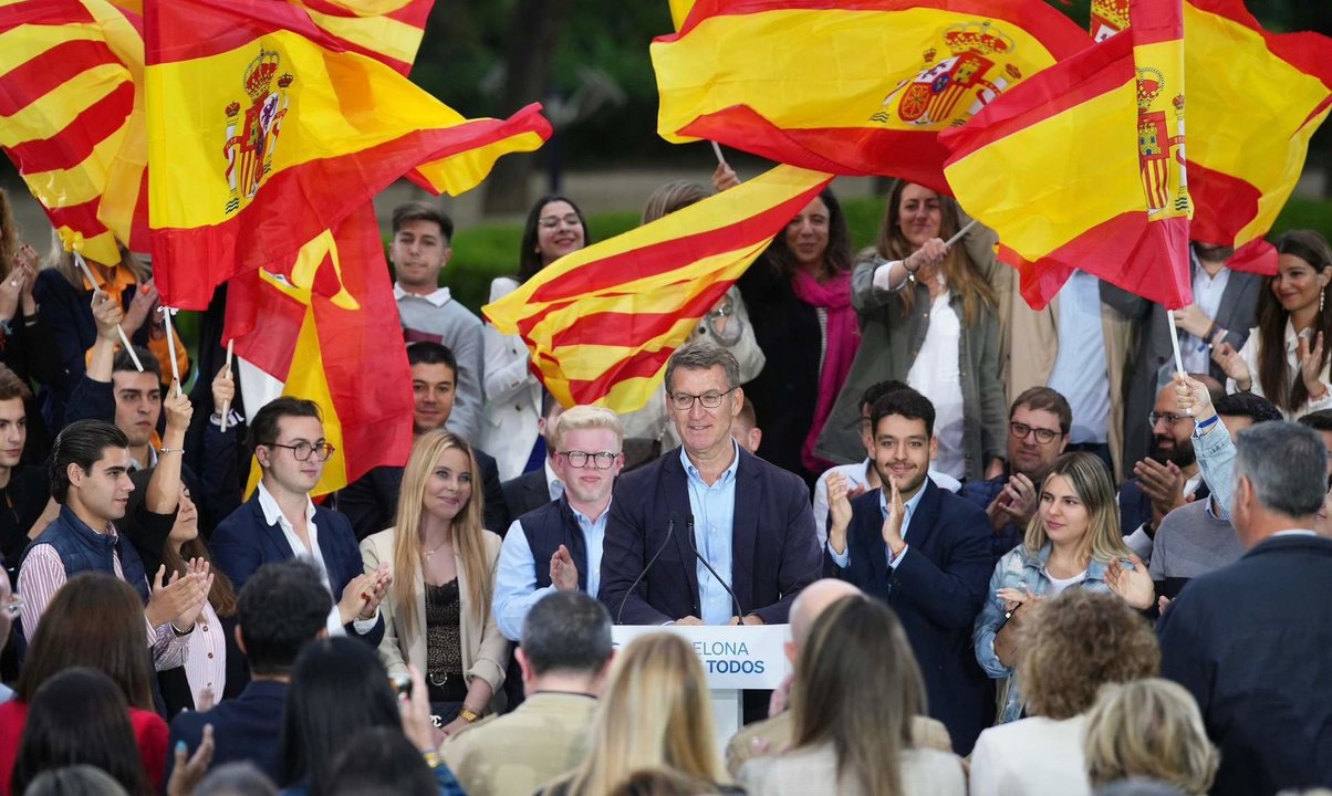 El líder del PP, Alberto Núñez Feijóo, participa en un mitin en Barcelona en el que también han intervenido el presidente del PPC, Alejandro Fernández, y el candidato a la alcaldía Daniel Sirera.