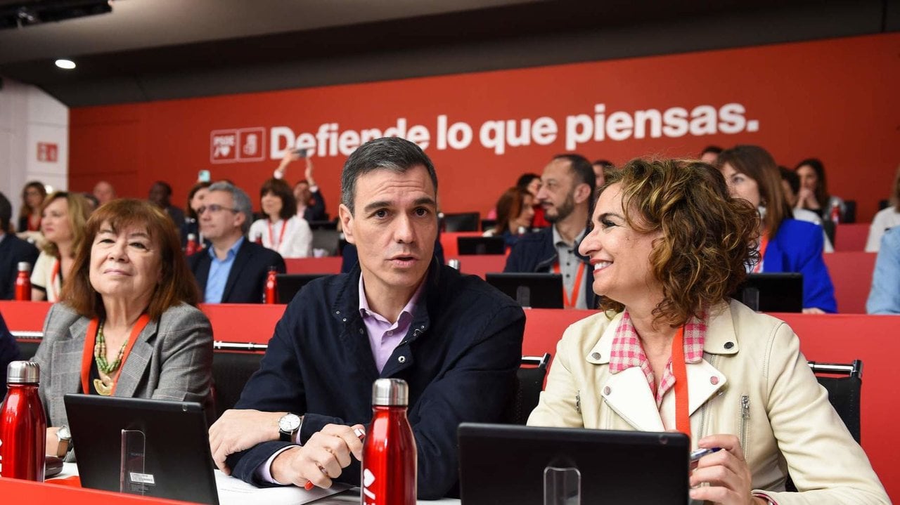 Pedro Sánchez y María Jesús Montero, en una reunión del Comité Federal del PSOE.