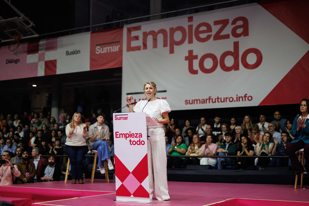 La vicepresidenta segunda y ministra de Trabajo y Economía Social, Yolanda Díaz, interviene durante un acto de 'Sumar en el polideportivo Antonio Magariños, a 2 de abril de 2023, en Madrid.