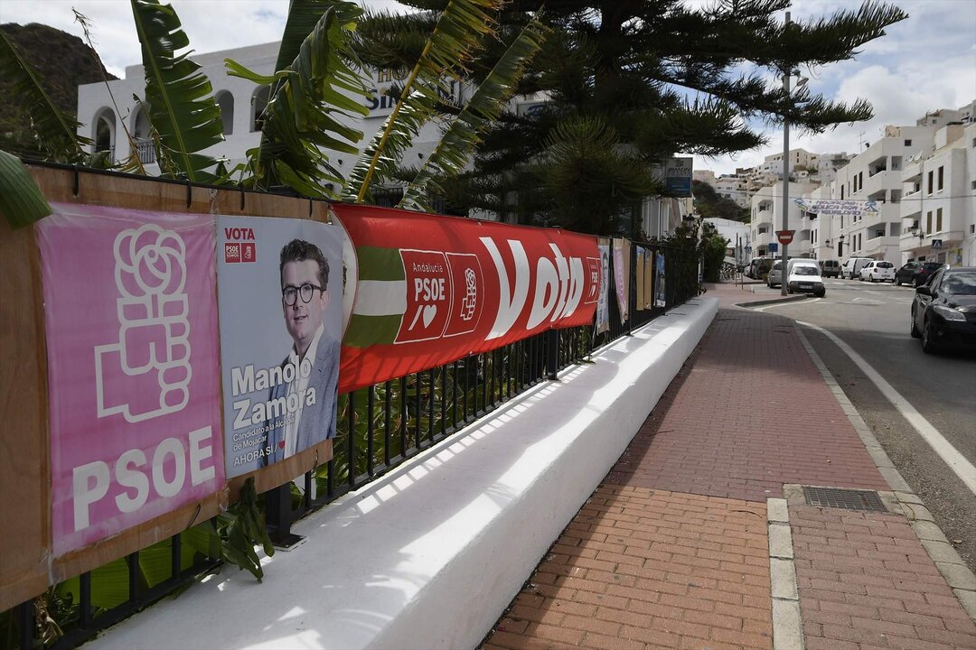 Propaganda electoral del PSOE de Moj&aacute;car, a 24 de mayo de 2023 en Almer&iacute;a (Andaluc&iacute;a, Espa&ntilde;a).
