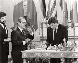 España firmó el tratado de adhesión a la Comunidad Económica Europea. Fuente |Wikipedia.