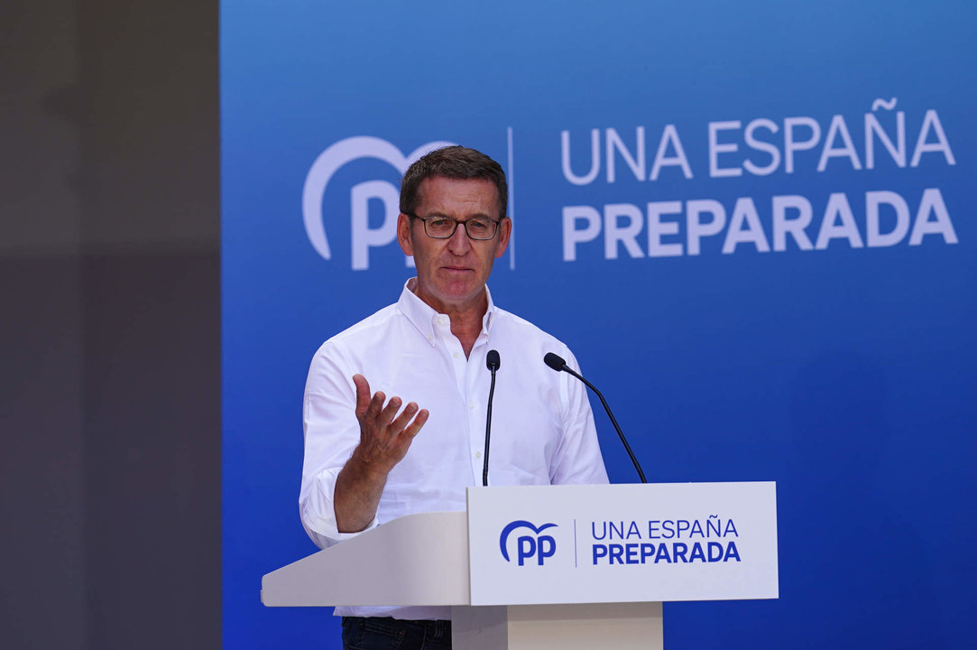 El presidente del Partido Popular Alberto Nuñez Feijoo clausura en Salamanca un acto sobre familia y políticas sociales.