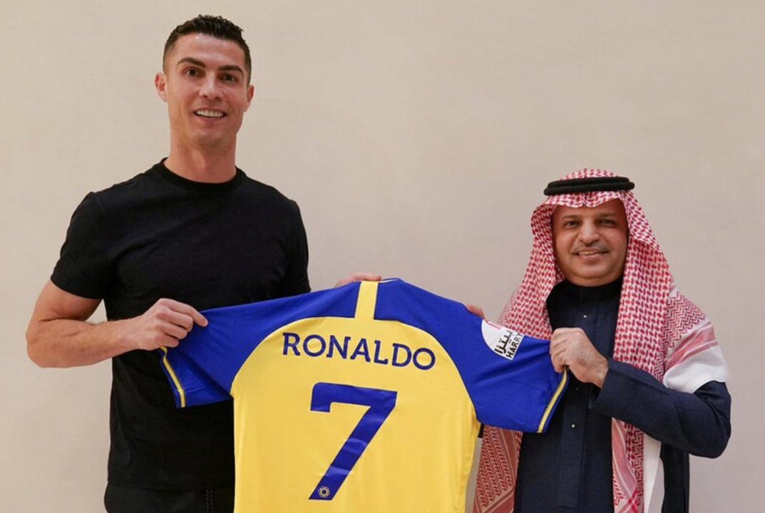 Ronaldo presentado con el Al Nassr.