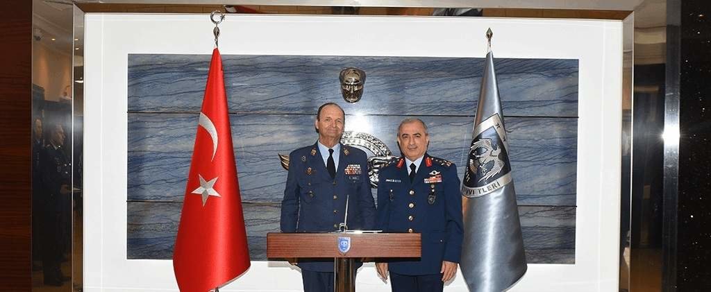 El Jefe de Estado Mayor del Aire, general del Aire Javier Salto, junto a su homólogo de Turquía.