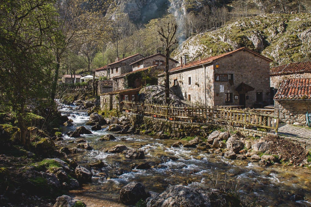 Pueblos con más encanto: Visita Bulnes en Asturias.