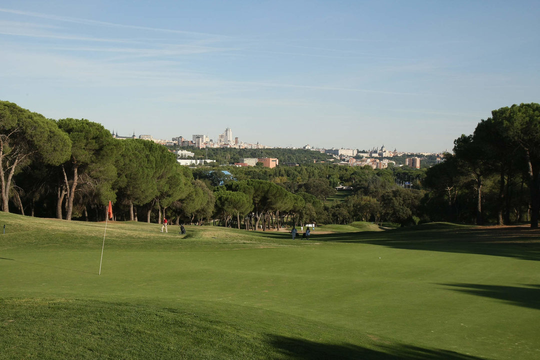 Los 3 campos de golf atacados por ecologistas en Madrid usan, para el riego, agua de las cisternas