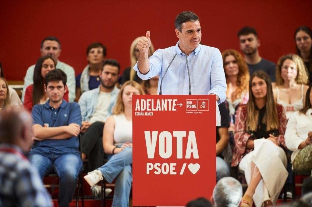 El presidente del Gobierno y candidato del PSOE a las elecciones generales, Pedro Sánchez, en un acto de campaña en Santander.