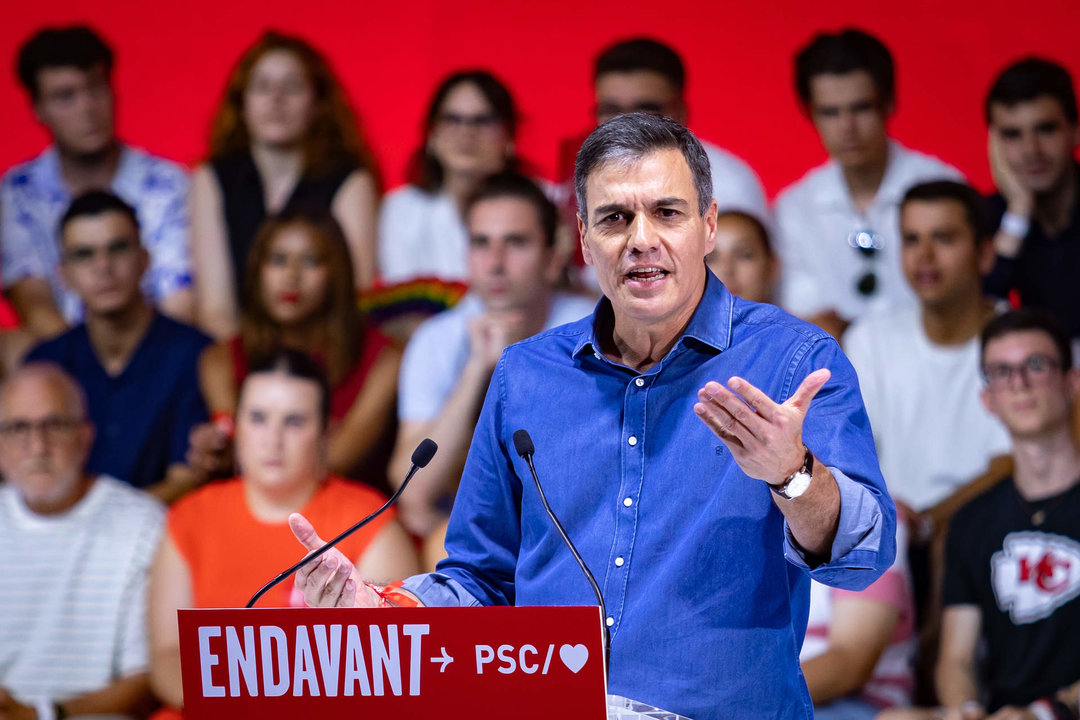 El presidente del Gobierno de España y secretario general del PSOE, Pedro Sánchez, interviene en un mitin electoral, en el Palacio de Congresos, a 16 de julio de 2023, en Barcelona.