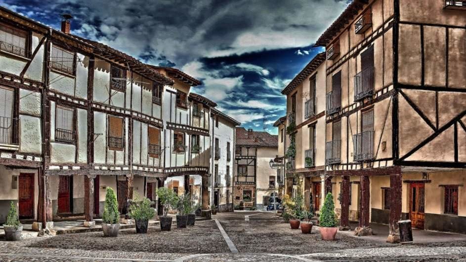 Pueblos con más encanto: Visita Covarrubias en Burgos.