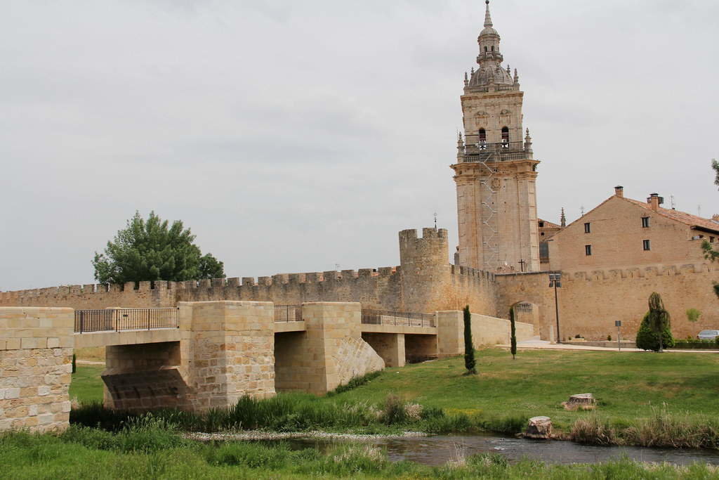 Pueblos con más encanto: Visita El Burgo de Osma en Soria.