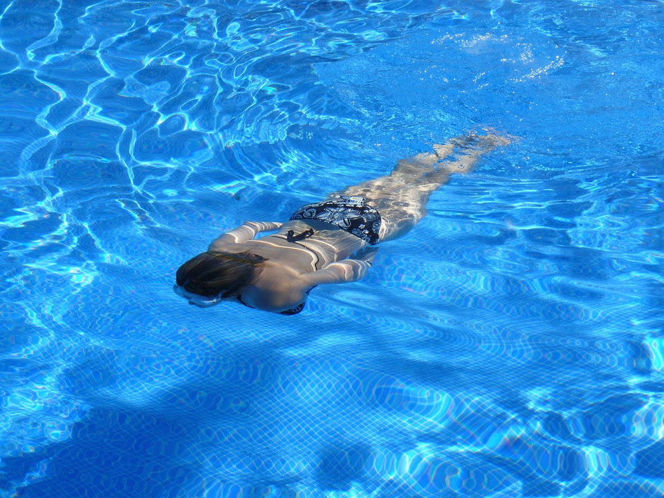 Los mejores robots limpiafondos para mantener limpia el agua de tu piscina este verano.