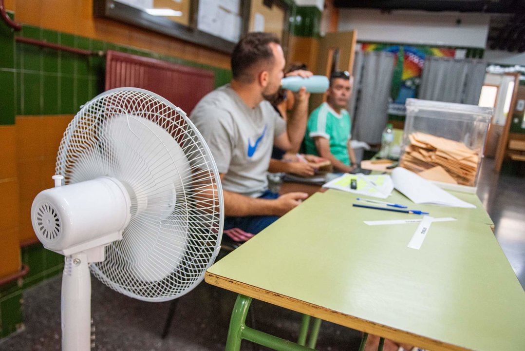 Los colegios no podrán aliviar el calor en las aulas con los ventiladores que se usaron elecciones generales