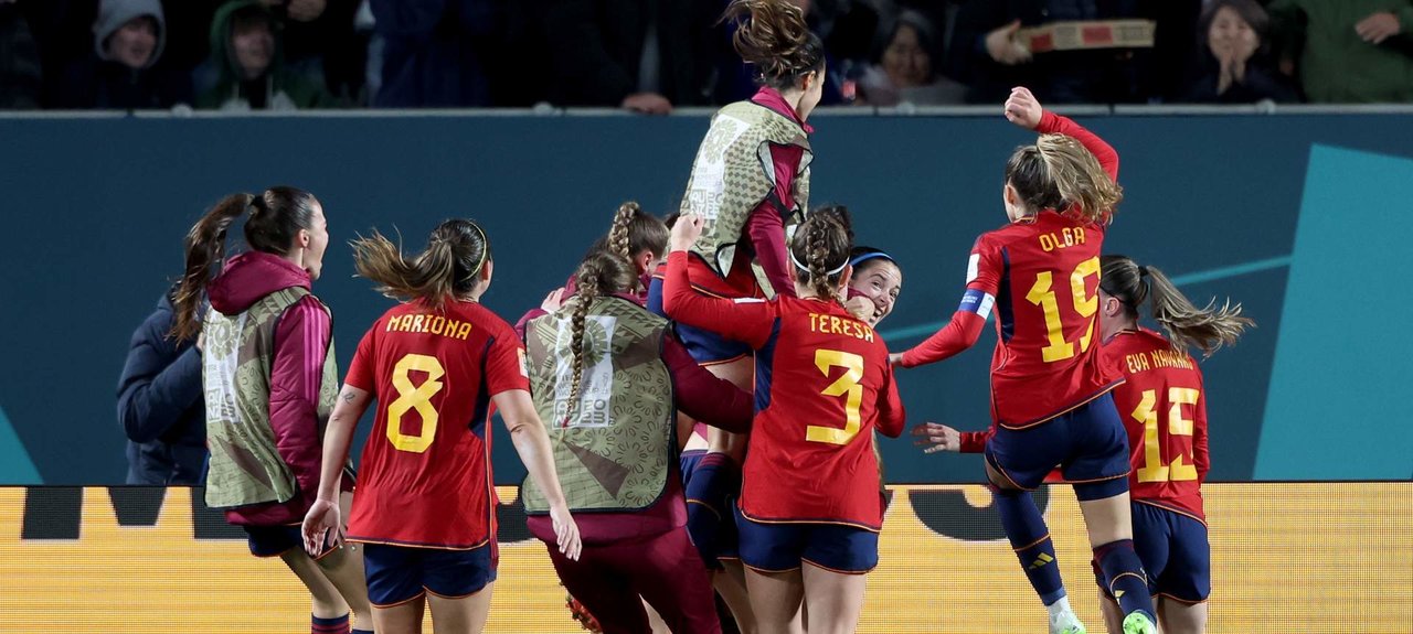 Las jugadoras españolas celebran el gol de la victoria en semifinales del Mundial (Foto: Aapimage / Dpa).
