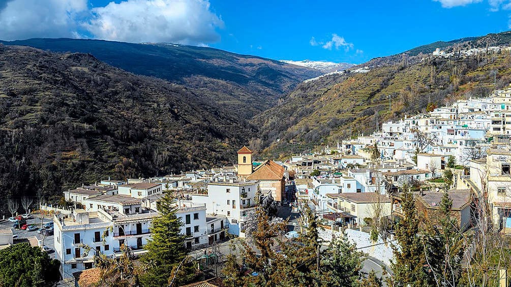 Pueblos con más encanto: Viaja a Pampaneira en Granada.