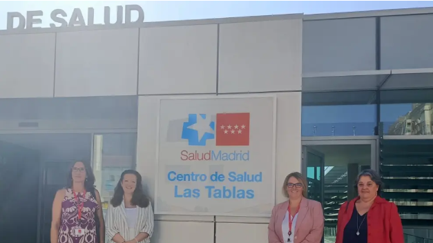 a consejera de Sanidad de la Comunidad de Madrid, Fátima Matute, durante su visita al centro de salud de Las Tablas. EUROPA PRESS