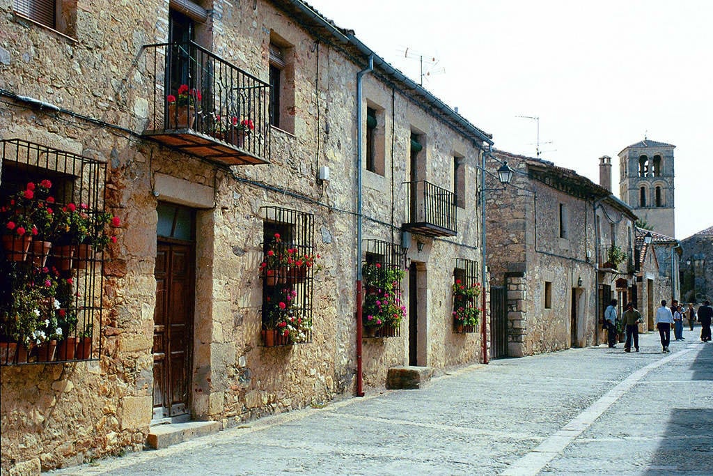Pueblos con más encanto: Viaja a Pedraza en Segovia.