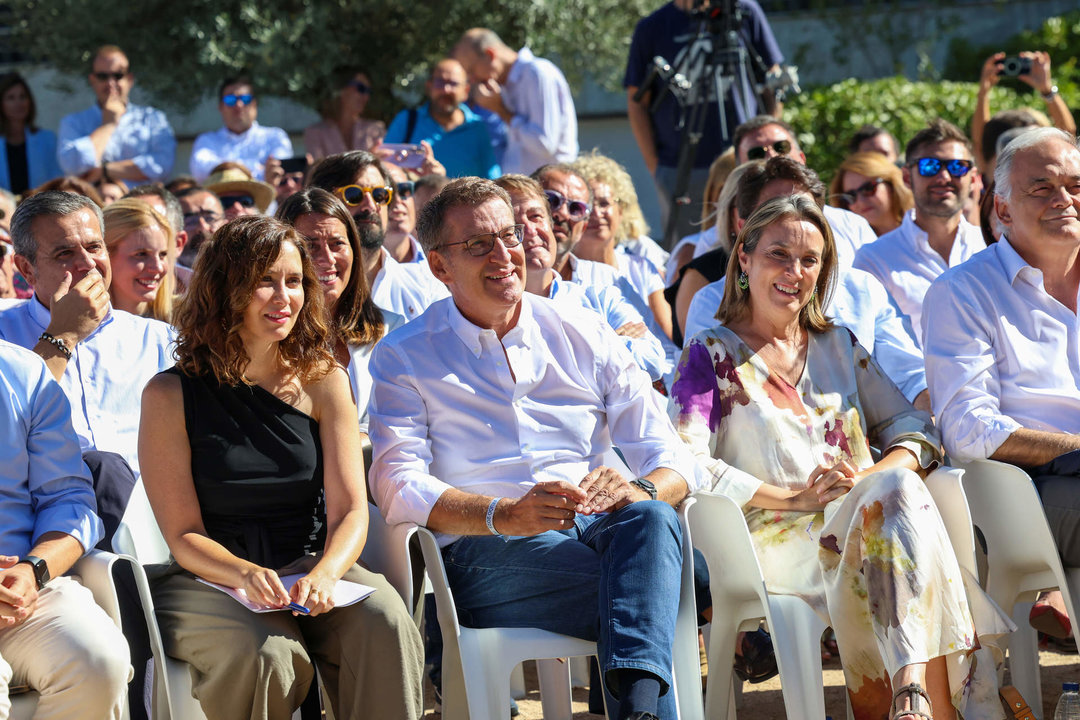 La presidenta de la Comunidad de Madrid, Isabel Díaz Ayuso, y el presidente del PP, Alberto Núñez Feijóo, en la inauguración del curso político en Madrid.